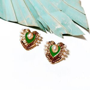 Green heart pearl stud earrings S105
